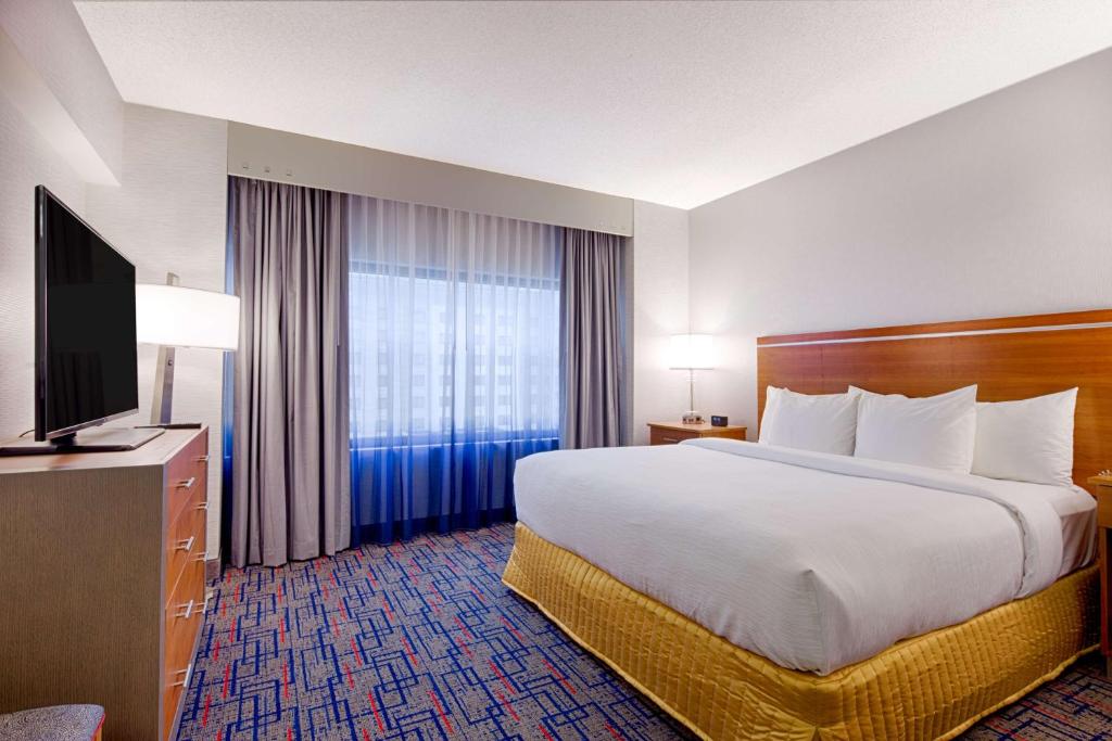 Embassy Suites by Hilton Chicago O’Hare Rosemont