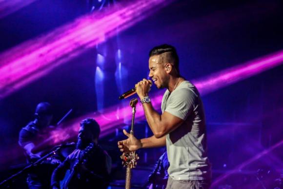 Romeo Santos at Allstate Arena