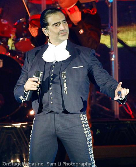 Alejandro Fernandez at Allstate Arena